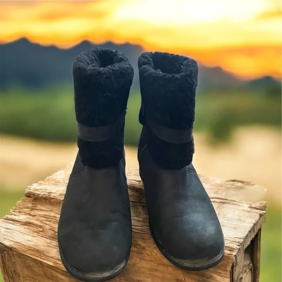 UGG Womens Short Boot Size 8.5 Blayre II Black Fur Wood Heel Buckle - Picture 8 of 14